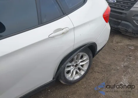 2015 BMW X1 xDrive28I из США, поврежденный, VIN WBAVL1C55FVY25681